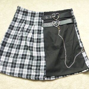 SHEIN ROMWE black and white contrast plaid print mini skirt with chain
